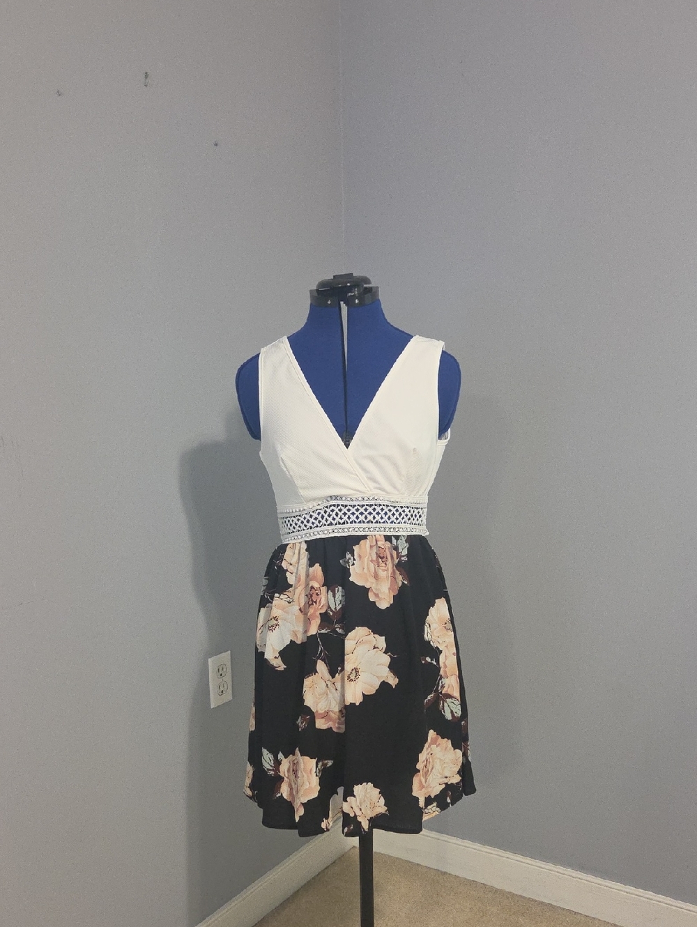 Floral Contrast V-Neck Mini Dress in White and Black